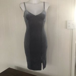 Super cute velvet midi dress 💎 nwt size medium